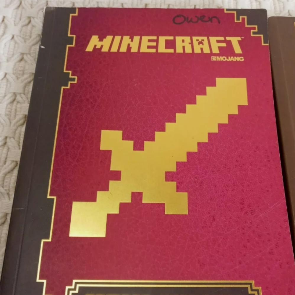 Minecraft Combat Handbook by Stephanie Milton (Trade Paperback) VIDEO GAME BOOK